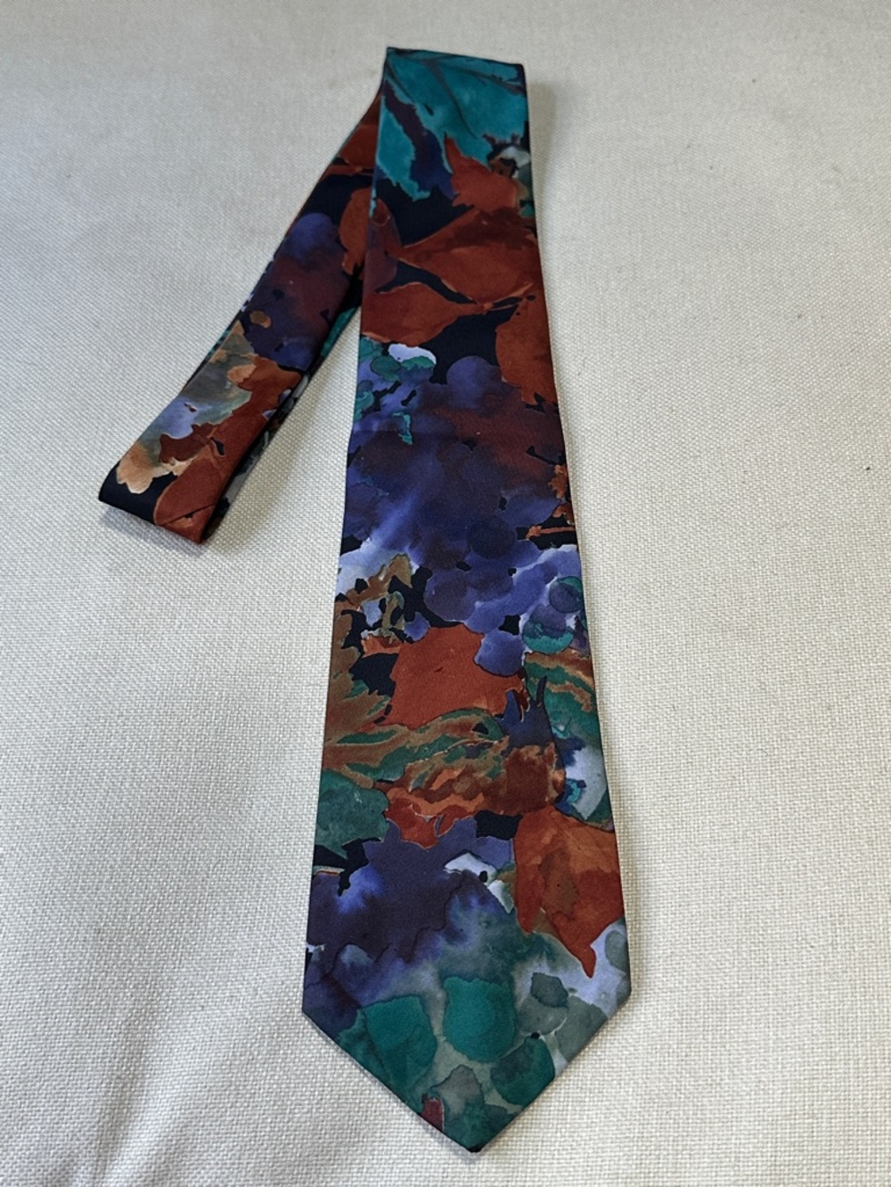 Vintage Italian silk grapes fauna leaves necktie 55”